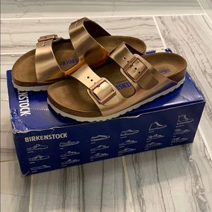 ❌sold❌ NWT Rose Gold Arizona Birkenstock’s sz 35
